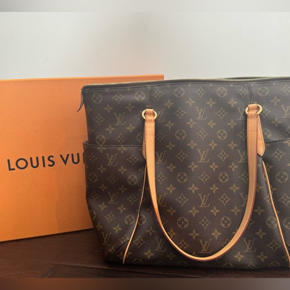 Louis Vuitton Monogram Totally MM - Picture 3 of 6